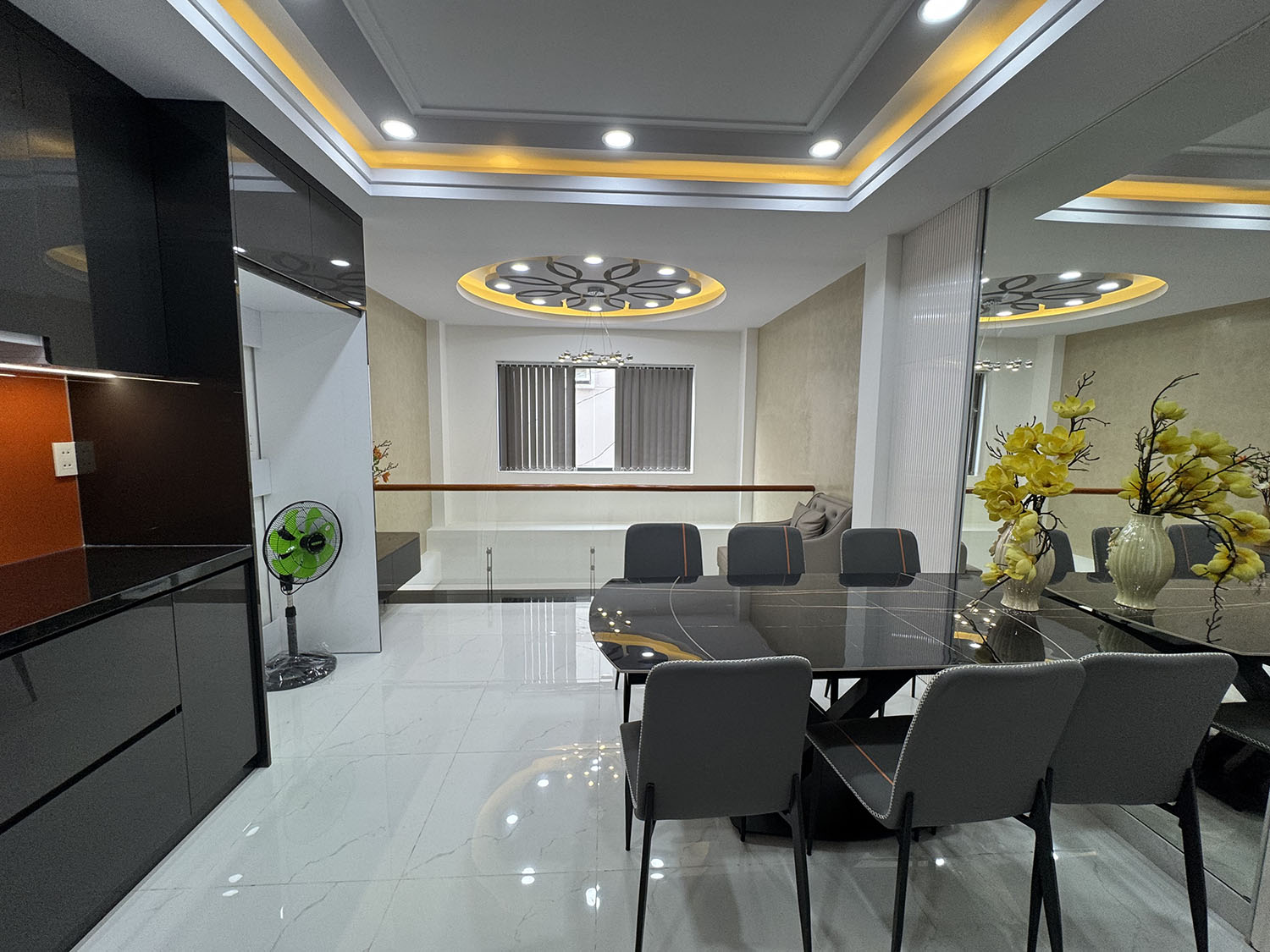 Nhà phố 3 lầu thiết kế Singapore đẹp lung linh full nội thất cao cấp hẻm xe hơi Khu VIP Quang Trung